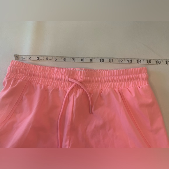 NWOT ZYIA ACTIVE Women’s Pink FLOW SHORTS Size small Lined Scallop Hem (i) - Picture 6 of 8